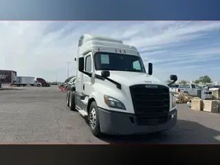 2020 Freightliner Cascadia 126