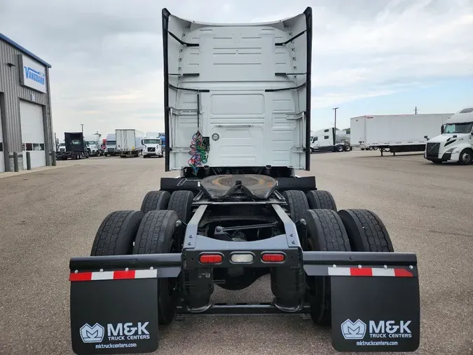 2022 VOLVO VNL64T760