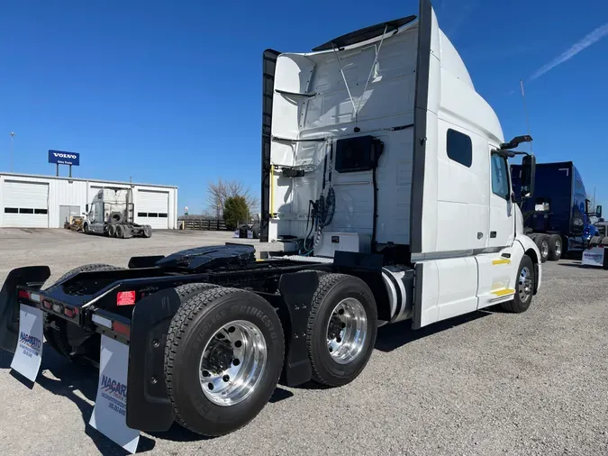 2021 VOLVO VNL64T740