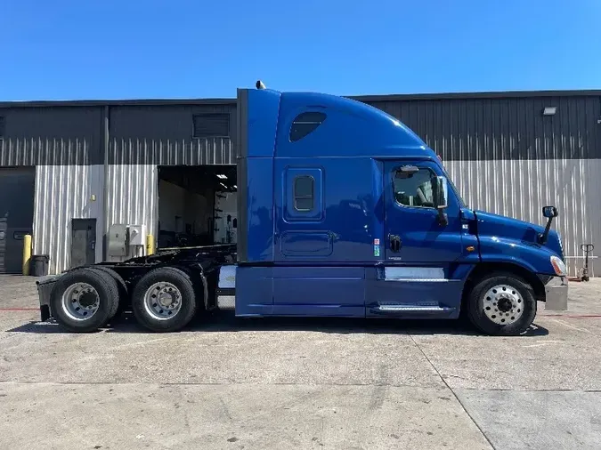 2017 Freightliner X12564ST