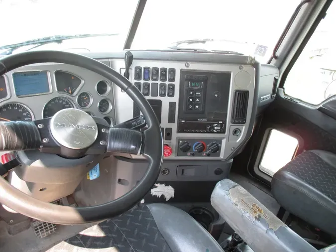 2015 MACK 7136a4f41fc2ea8595278b50c6c76762a0f