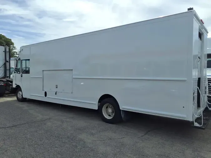 2016 FRTLR CUSTOM CHASSIS CORP MT55