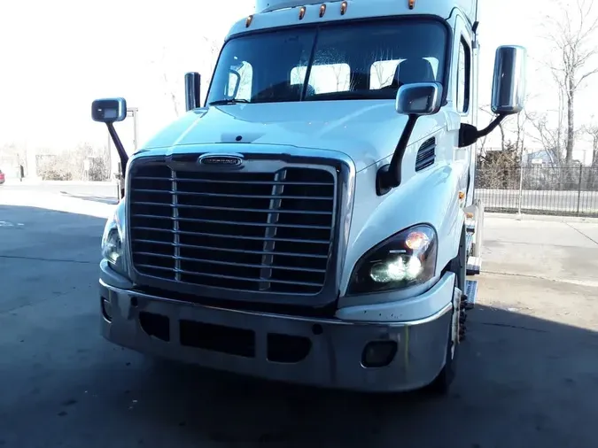2017 FREIGHTLINER/MERCEDES CASCADIA 113