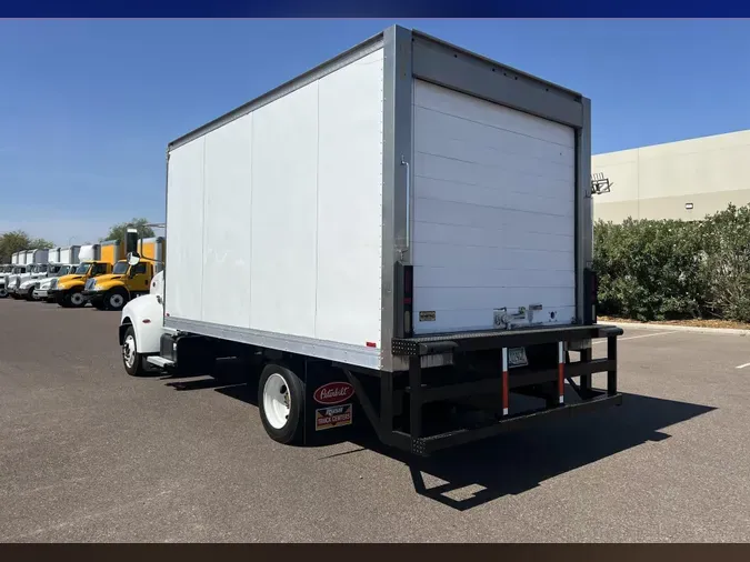 2018 Peterbilt 325