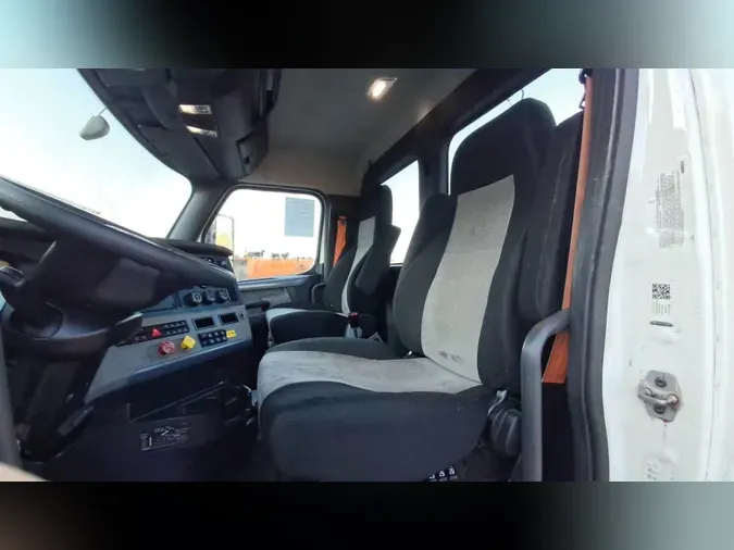 2019 Freightliner Cascadia 126