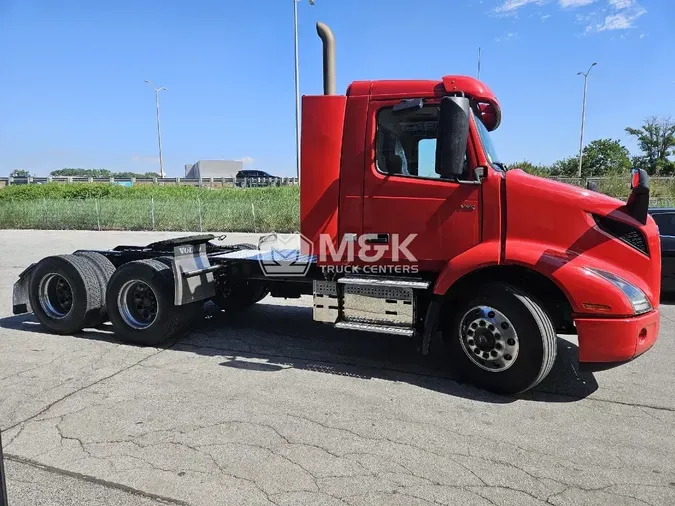 2019 VOLVO VNR64T300