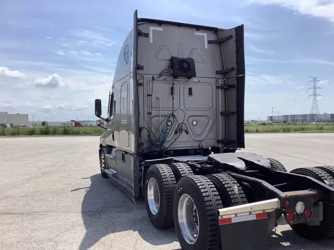 2021 Freightliner Cascadia 126