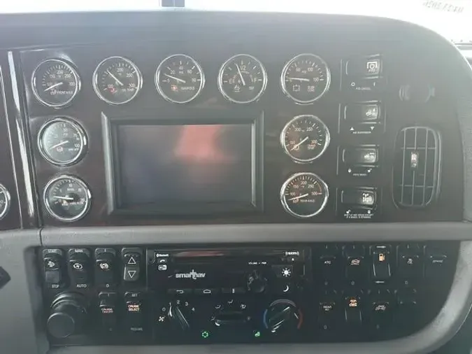 2022 Peterbilt 389
