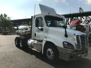 2015 FREIGHTLINER X12564ST