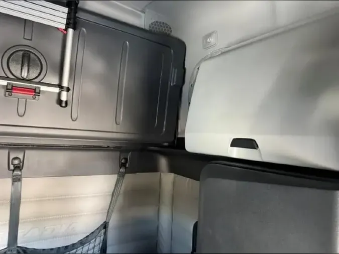 2021 FREIGHTLINER CASCADIA CA126