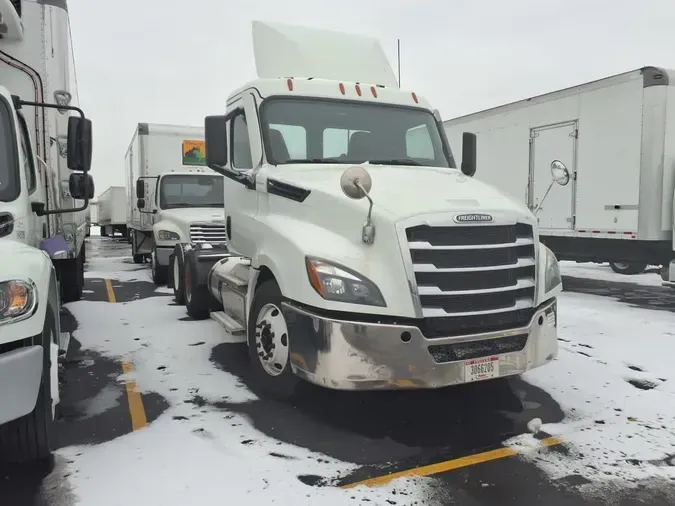 2021 FREIGHTLINER/MERCEDES NEW CASCADIA PX126646a658e05e81be79e44e9a35281fce2c5
