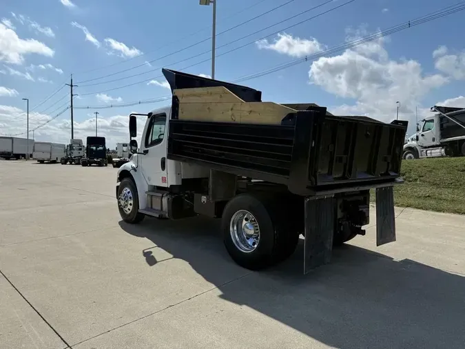 2015 Freightliner M2 106