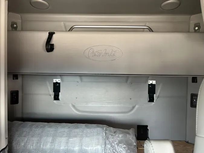 2023 Peterbilt 579