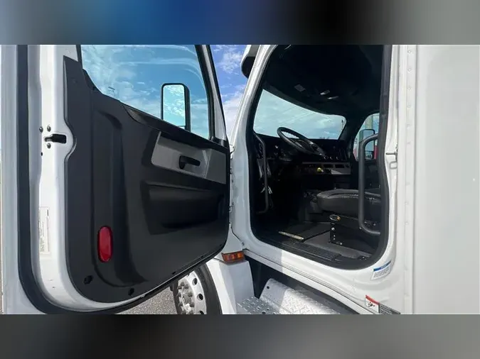 2019 FREIGHTLINER CA126
