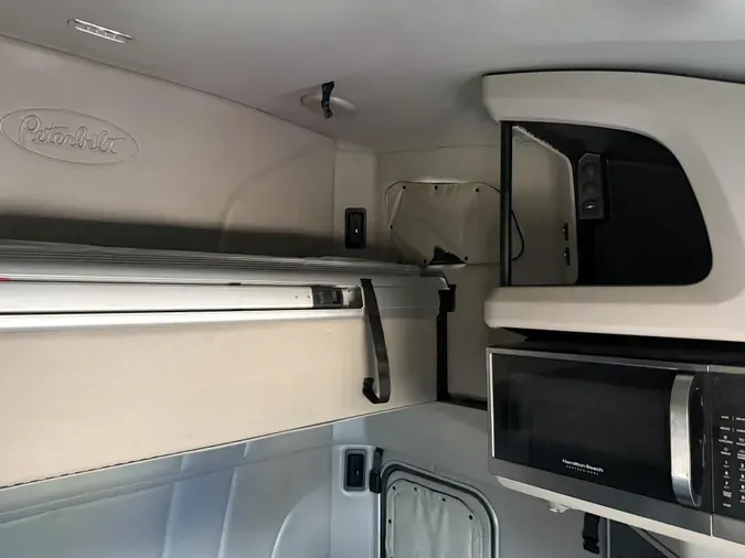 2023 Peterbilt 579