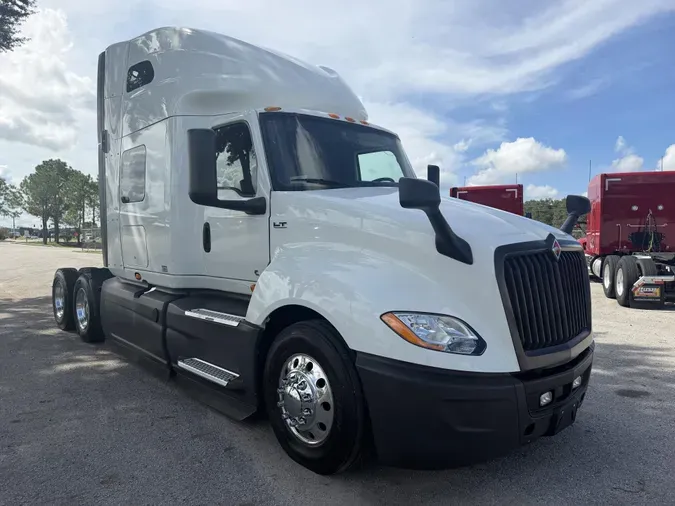 2022 International LT625