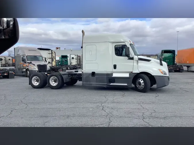 2021 Freightliner Cascadia 126