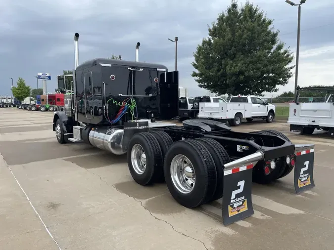 2022 Peterbilt 389
