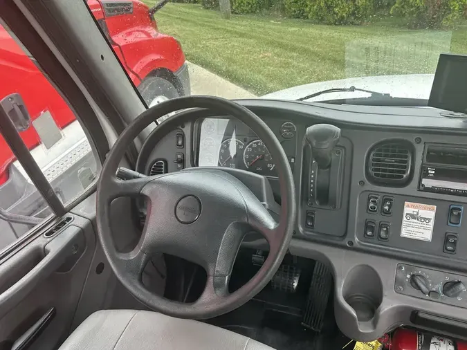 2019 Freightliner M2 106