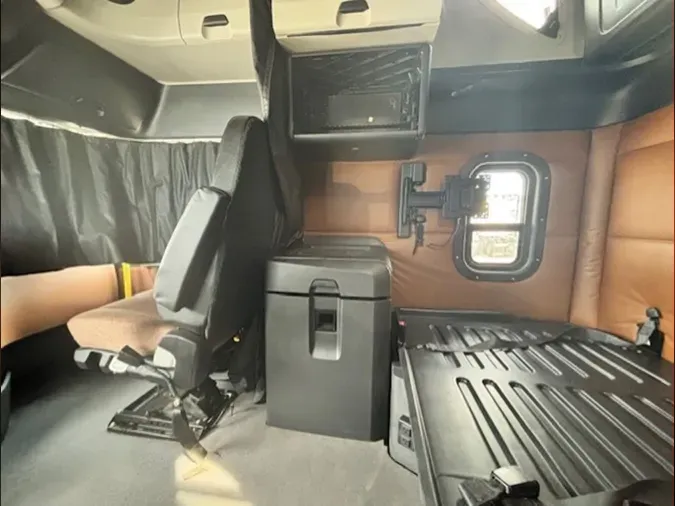 2021 Freightliner Cascadia 126