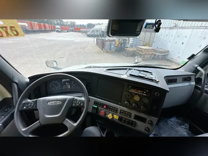 2021 Freightliner Cascadia 126