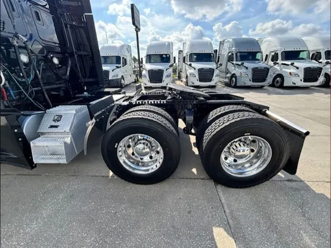 2022 Freightliner Cascadia 126