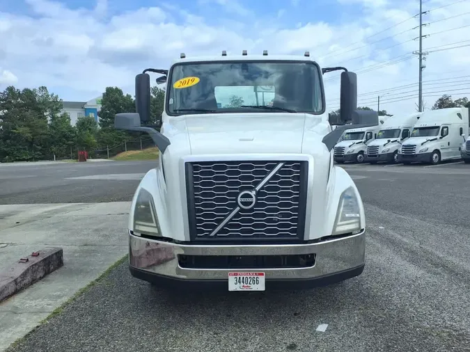 2019 VOLVO VNL64T-300