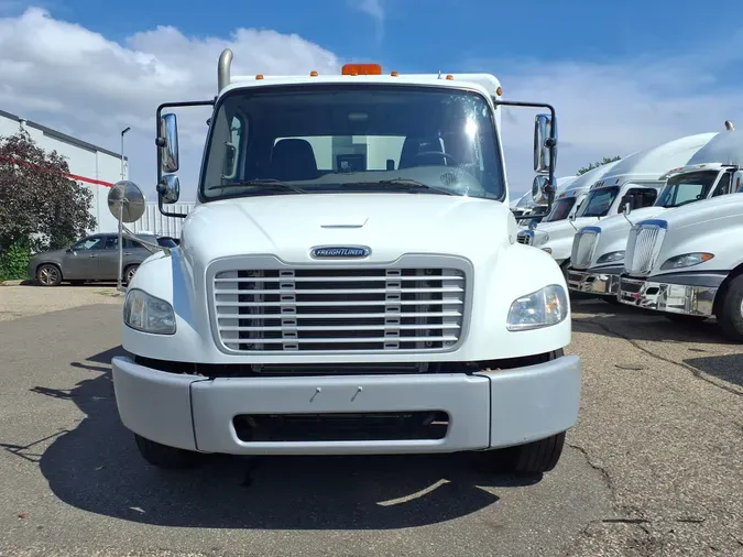 2016 FREIGHTLINER/MERCEDES M2 106