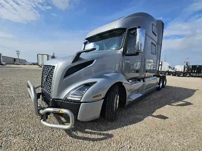 2022 VOLVO VNL64T860