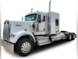 2023 Kenworth W900