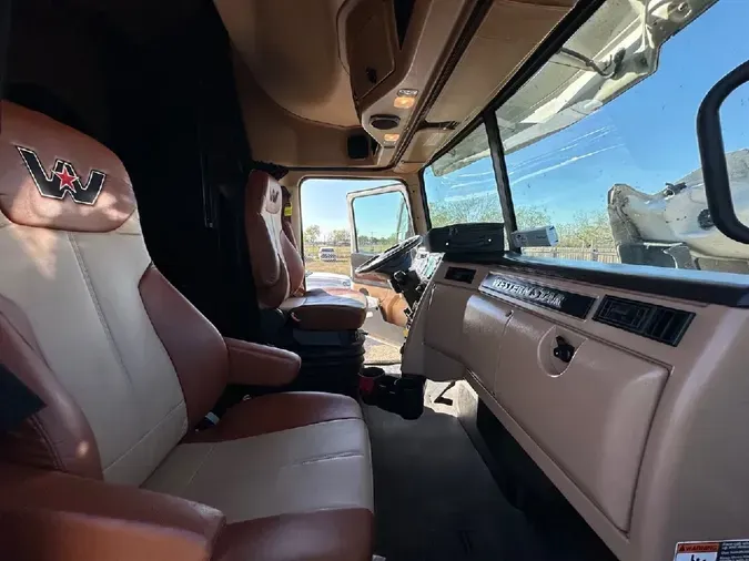 2022 WESTERN STAR 5700XE