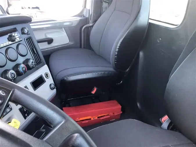 2019 FREIGHTLINER CA126