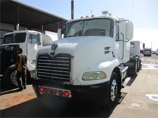 2002 MACK VISION CX613