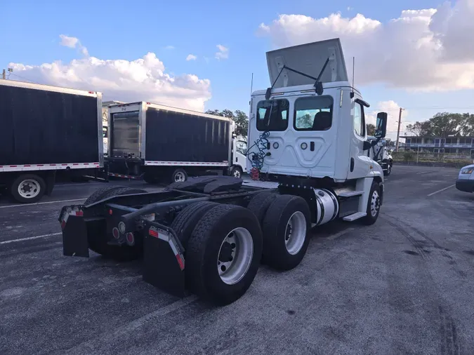 2018 FREIGHTLINER/MERCEDES CASCADIA 125