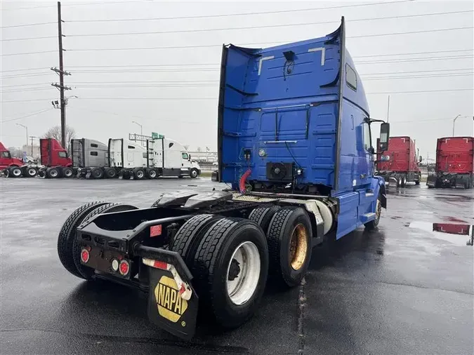 2013 VOLVO VNL670