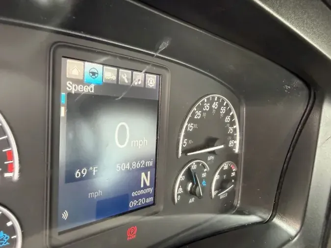 2021 Freightliner CASCADIA 116