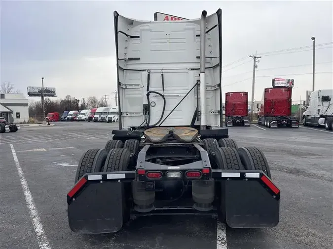 2019 VOLVO VNL760