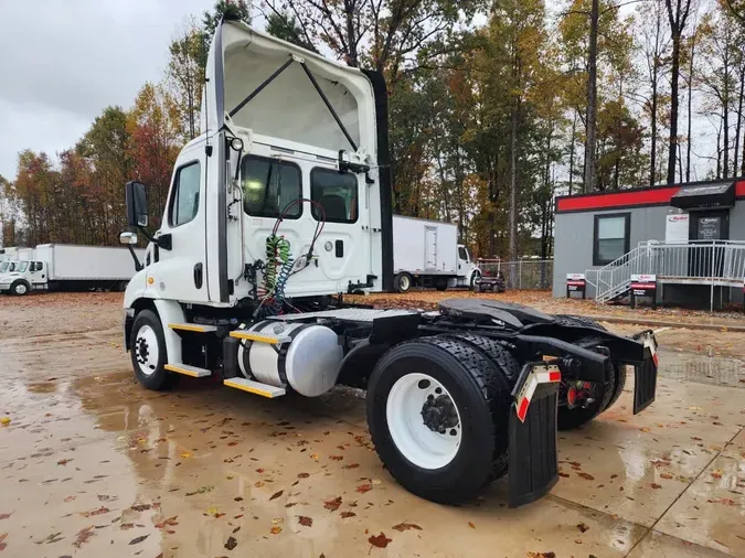 2017 FREIGHTLINER/MERCEDES CASCADIA 113
