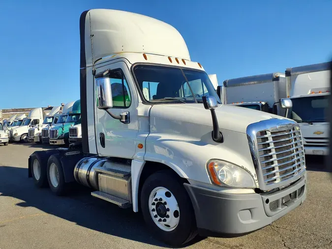 2020 FREIGHTLINER/MERCEDES CASCADIA 125