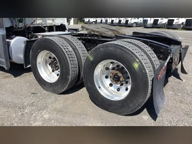 2021 Freightliner Cascadia 126