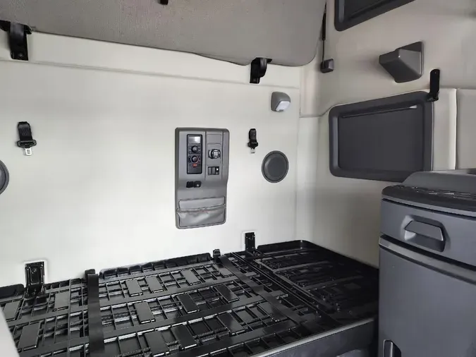 2020 VOLVO VNL64T760