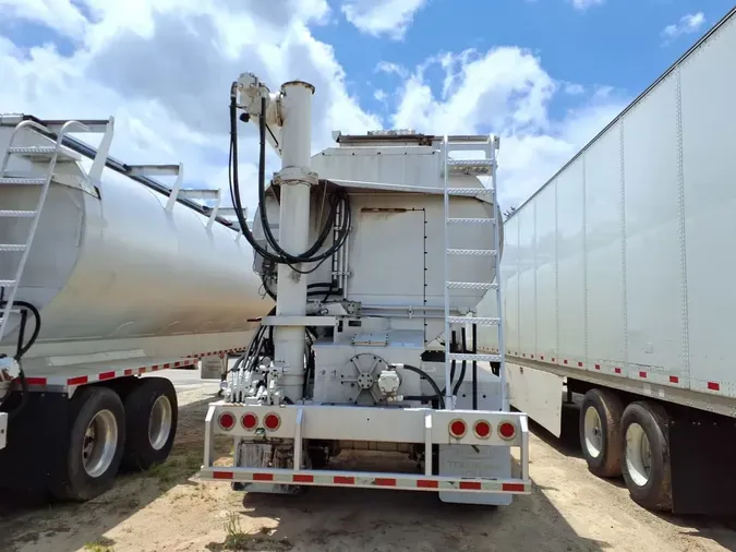 2016 LEDWELL BODY CO 40' TANKER