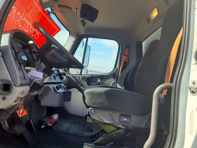 2018 FREIGHTLINER M2 106