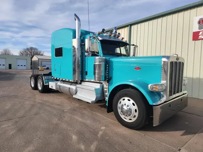 2022 Peterbilt 389