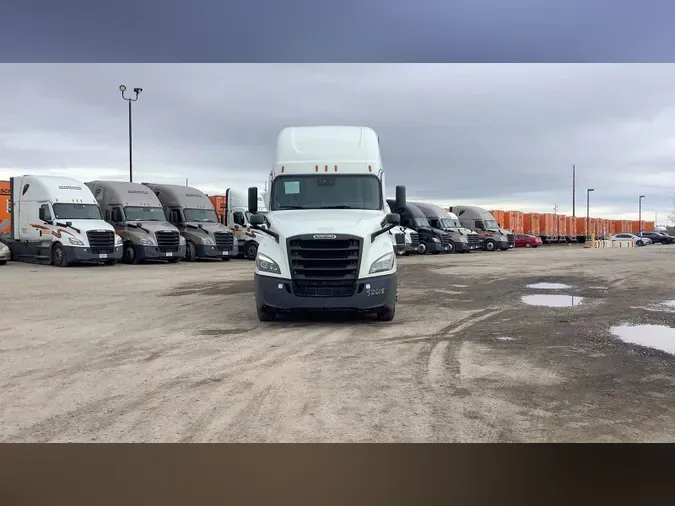 2022 Freightliner Cascadia 126