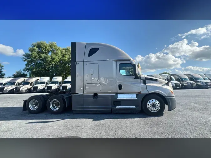 2023 Freightliner Cascadia 126