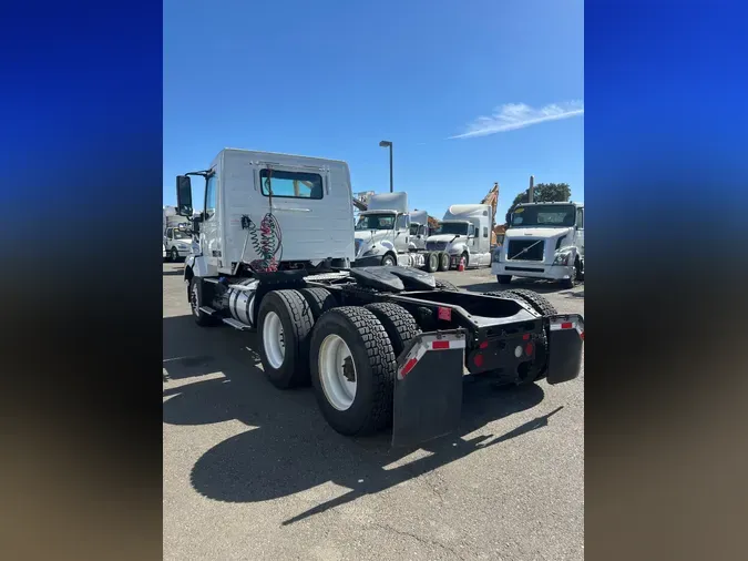 2017 VOLVO VNL64TRACTOR