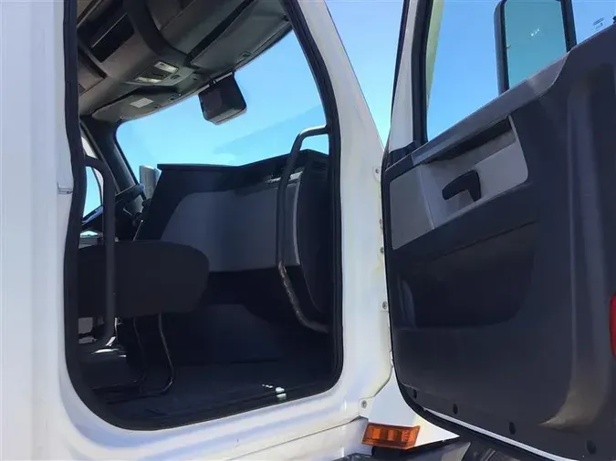 2022 FREIGHTLINER CA126