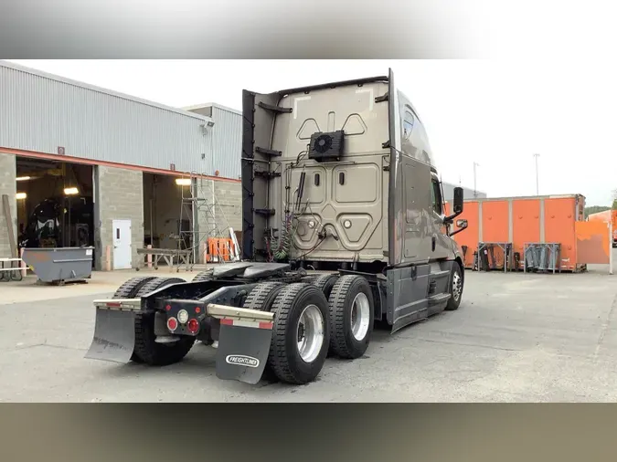 2021 Freightliner Cascadia 126