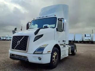 2019 VOLVO VNR42T 300